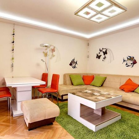 Spacious And Stylish Apartment In The Heart Of Sofia Plus Parking Ngoại thất bức ảnh