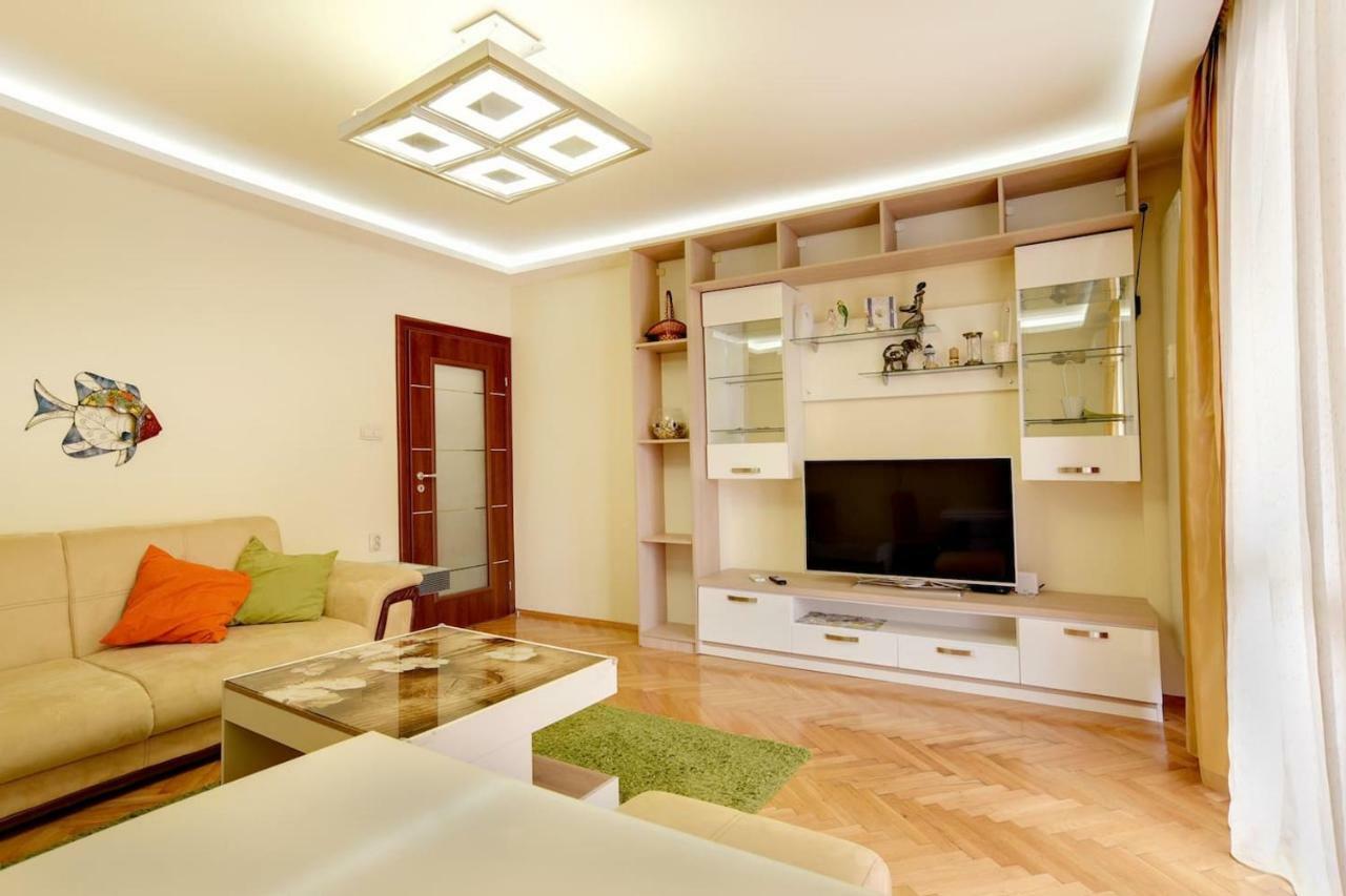 Spacious And Stylish Apartment In The Heart Of Sofia Plus Parking Ngoại thất bức ảnh